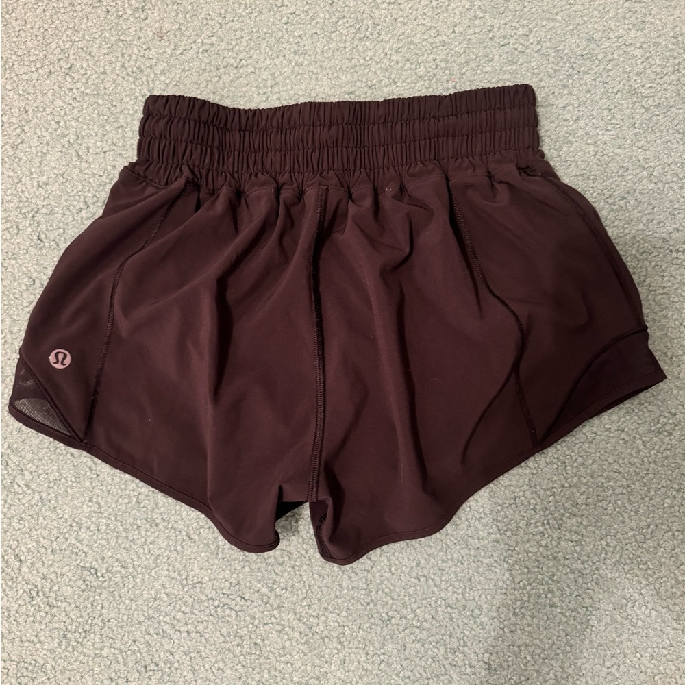 Lululemon Hotty Hot 2.5 inch shorts size 4 black